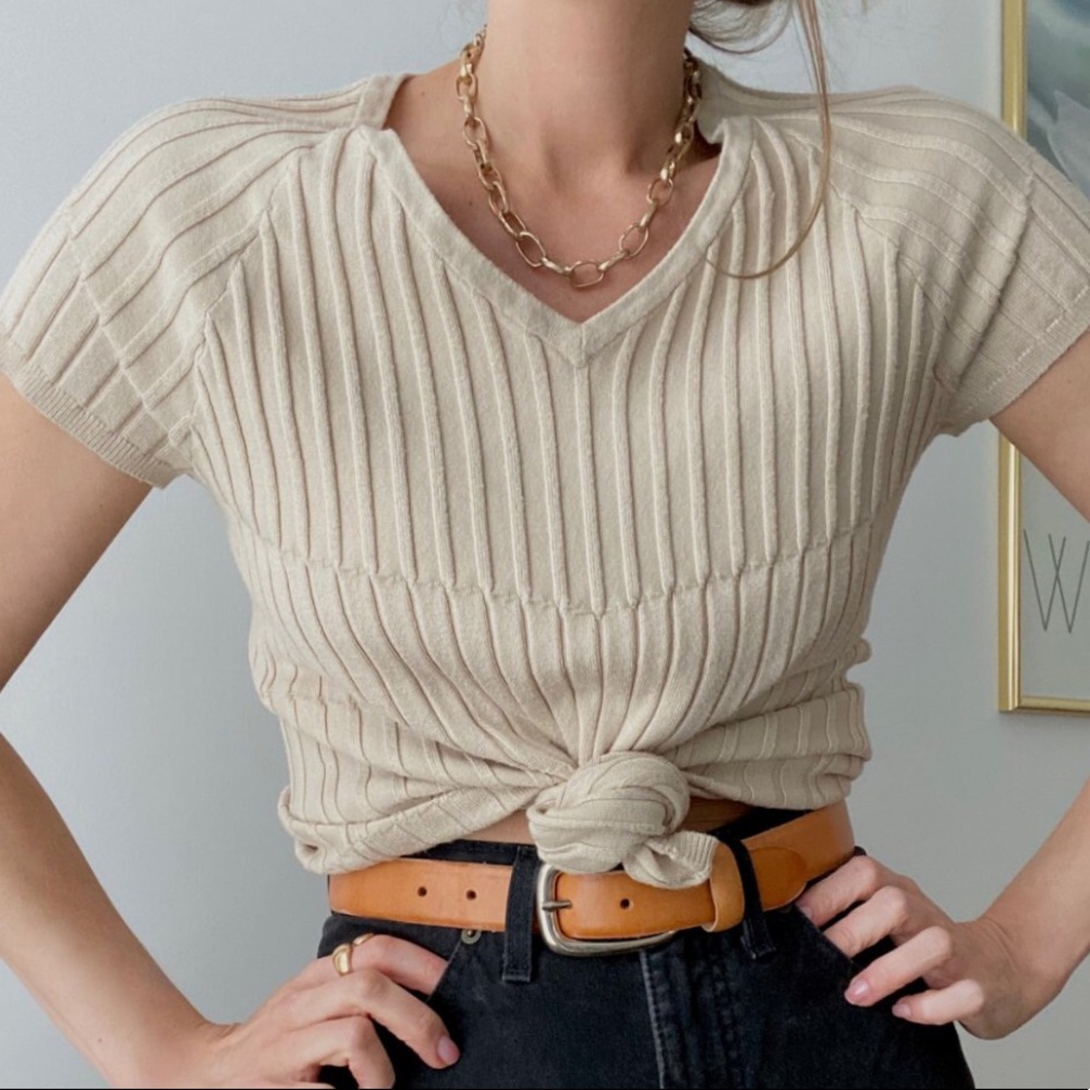 Ribbed v neck tee